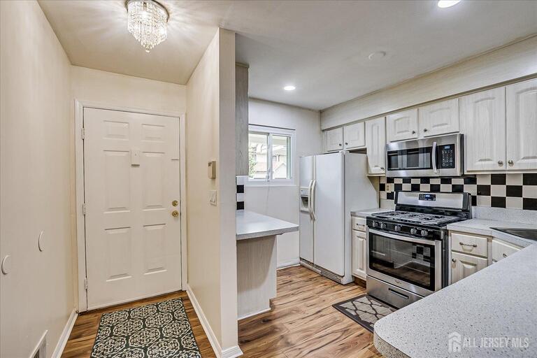Photo 5 of 12 Tulip Court, Edison NJ 08820, Edison, NJ
