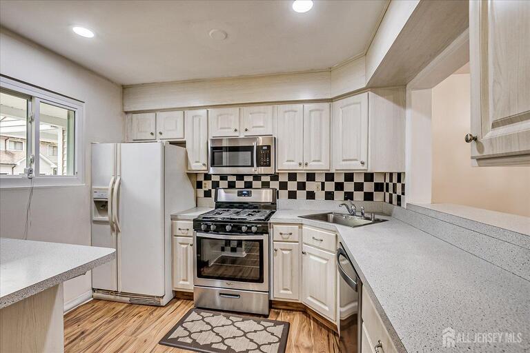 Photo 6 of 12 Tulip Court, Edison NJ 08820, Edison, NJ
