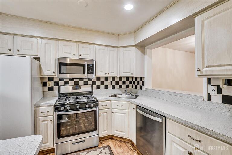 Photo 7 of 12 Tulip Court, Edison NJ 08820, Edison, NJ