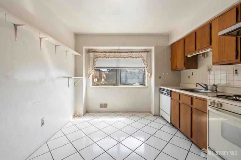 Photo 13 of 703 Merrywood Drive, Edison NJ 08817, Edison, NJ