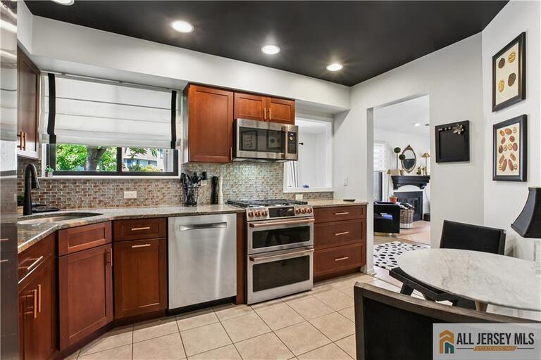 Photo 10 of 2 Park Gate Drive # 1002, Edison NJ 08820, Edison, NJ