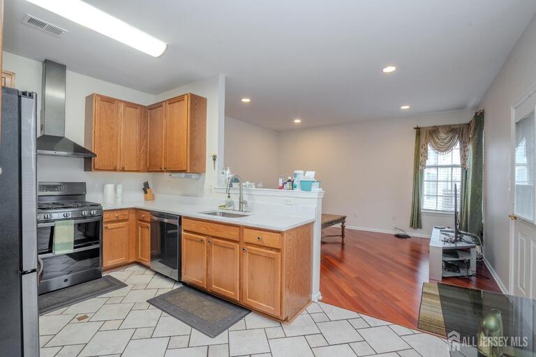 Photo 13 of 1101 Cottonwood Court, North Brunswick NJ 08902, North Brunswick, NJ