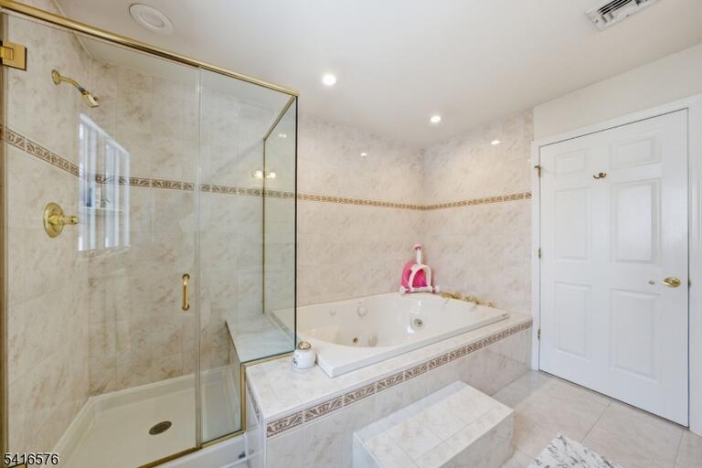 Property listing MLS 4014102 photo 24