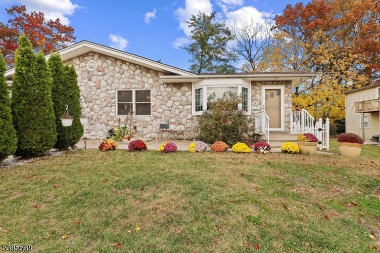 Property listing MLS 4026882 photo 2