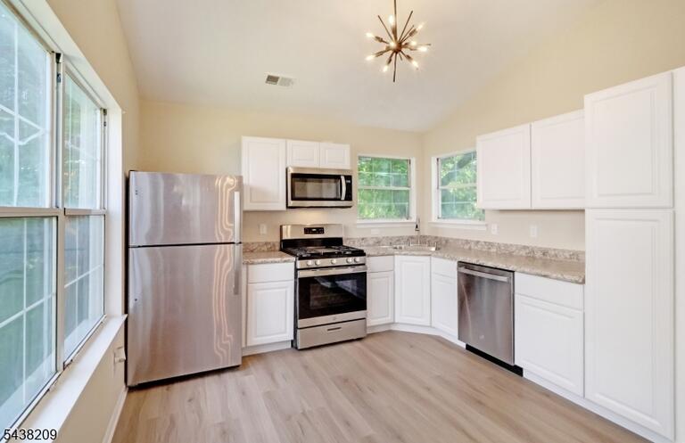 Property listing MLS 4033327 photo 3