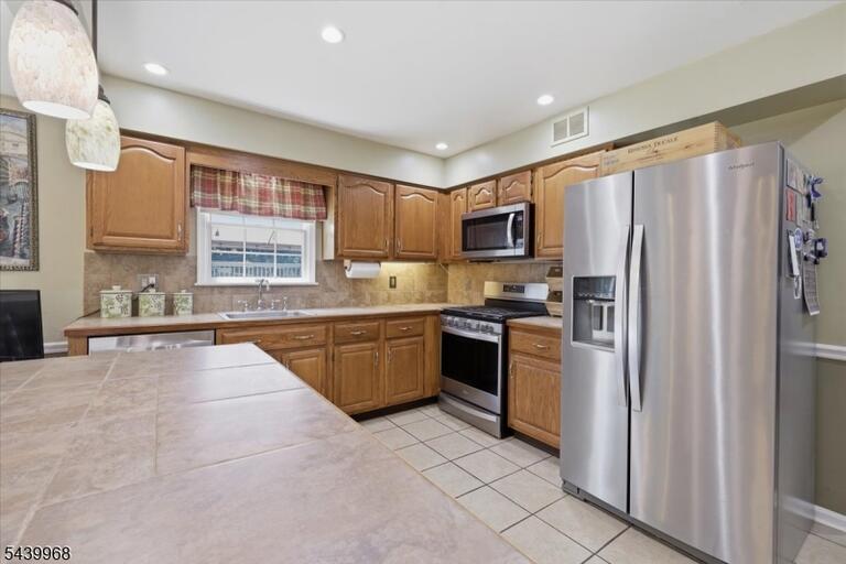 Property listing MLS 4035828 photo 11