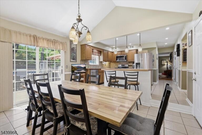 Property listing MLS 4035828 photo 13