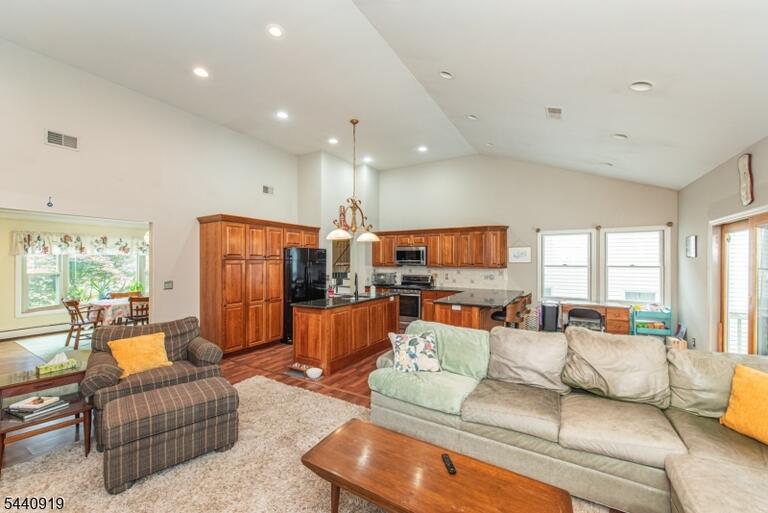 Property listing MLS 4035992 photo 4