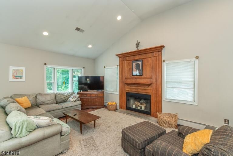 Property listing MLS 4035992 photo 9