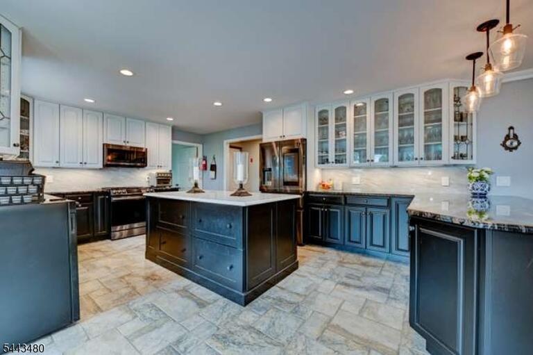 Property listing MLS 4037781 photo 17
