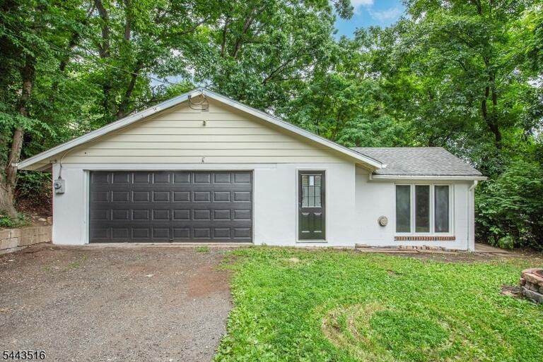 Property listing MLS 4037856 photo 2