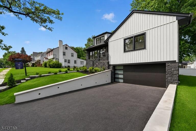 Property listing MLS 4038074 photo 3