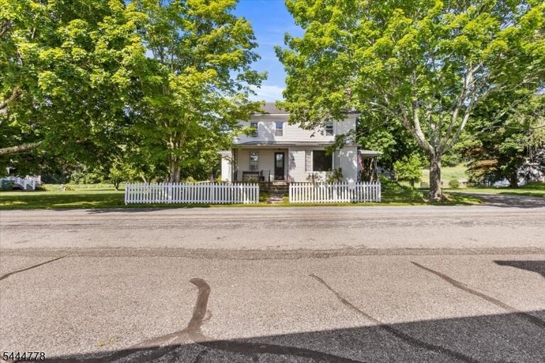 Property listing MLS 4038912 photo 1