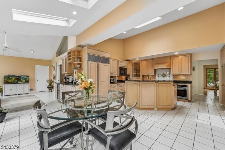 Property listing MLS 4039342 photo 12