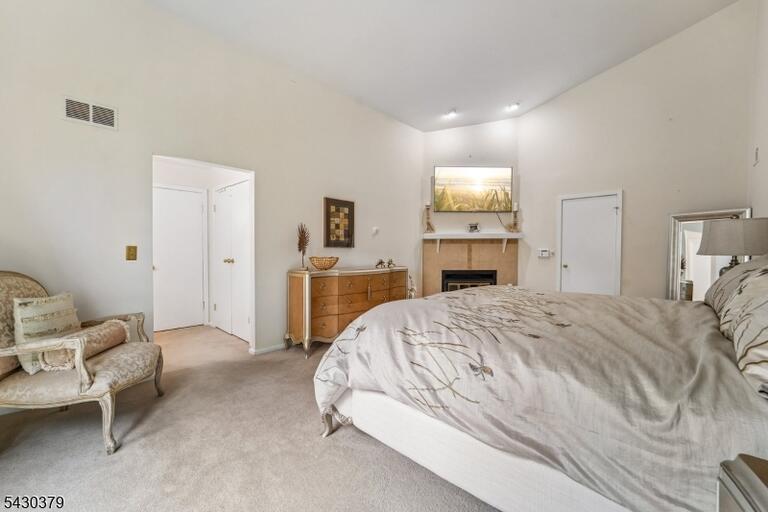 Property listing MLS 4039342 photo 22
