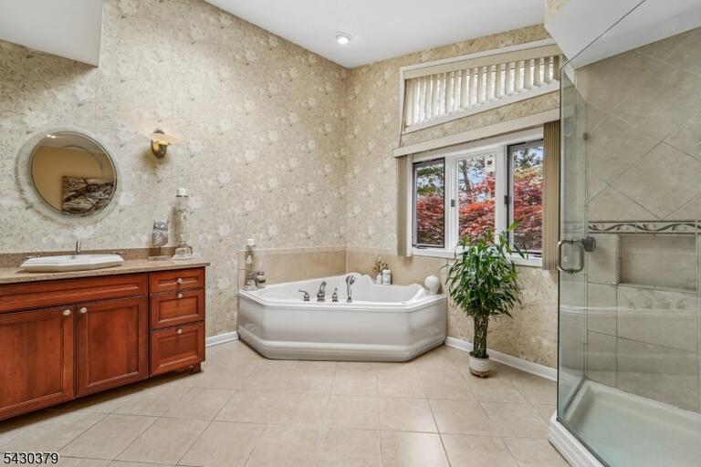 Property listing MLS 4039342 photo 24