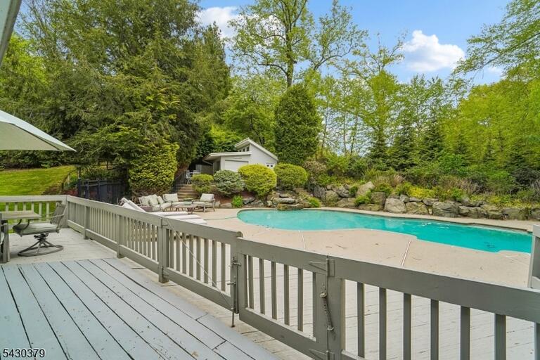 Property listing MLS 4039342 photo 42