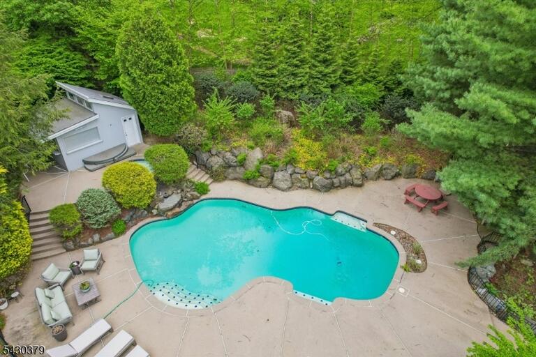 Property listing MLS 4039342 photo 45