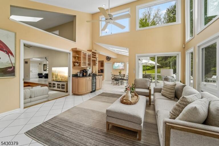 Property listing MLS 4039342 photo 9