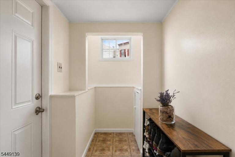 Property listing MLS 4042880 photo 2