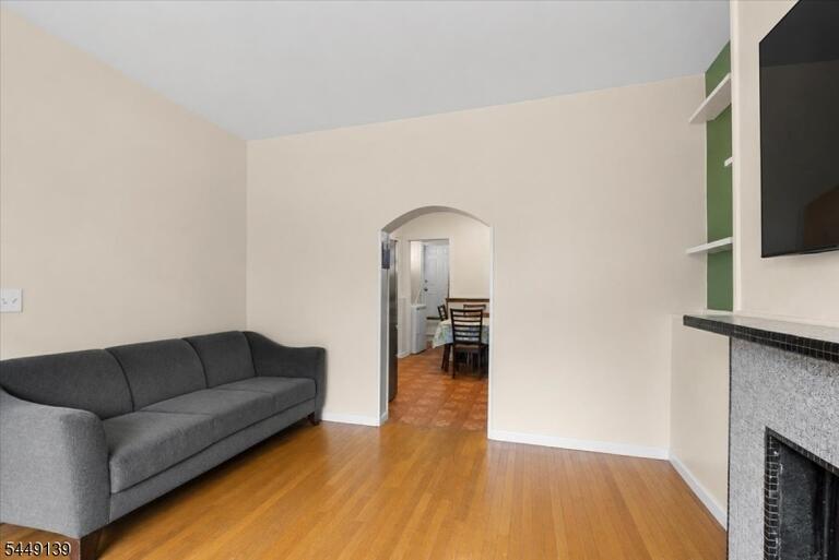 Property listing MLS 4042880 photo 6