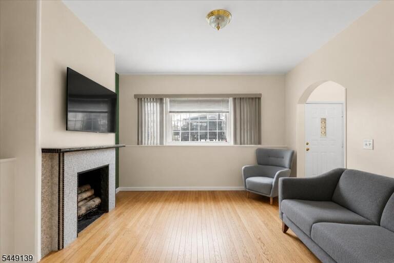 Property listing MLS 4042880 photo 7
