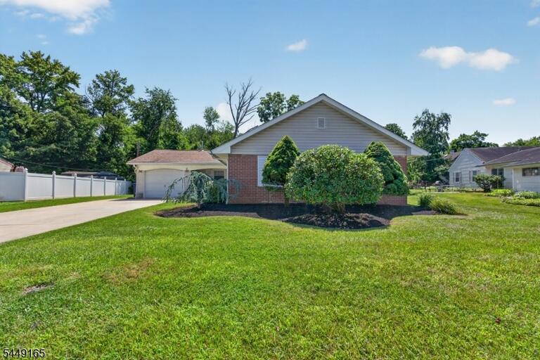 Property listing MLS 4042906 photo 2