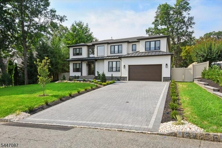 Property listing MLS 4046640 photo 1