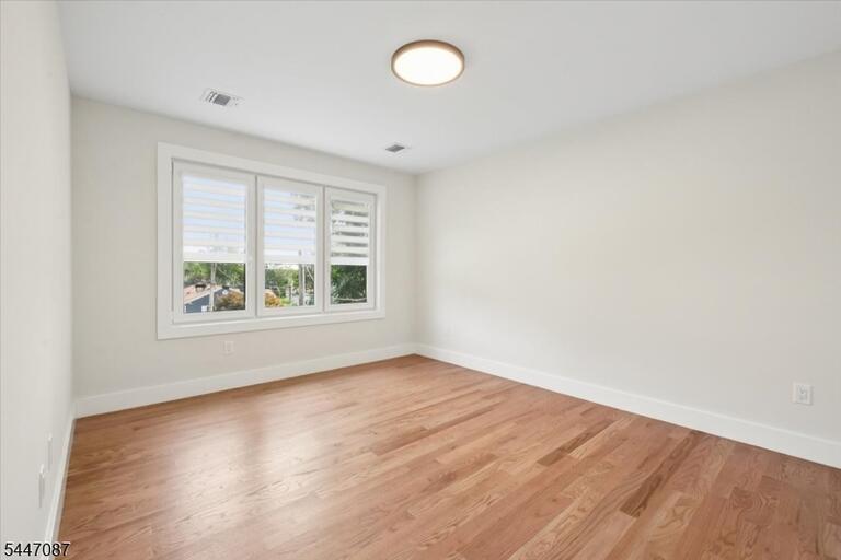 Property listing MLS 4046640 photo 30