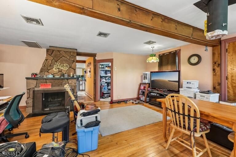 Property listing MLS 4047500 photo 4