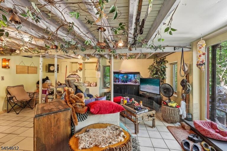 Property listing MLS 4047500 photo 9