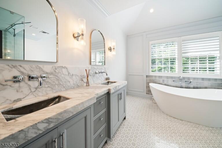 Property listing MLS 4048526 photo 35
