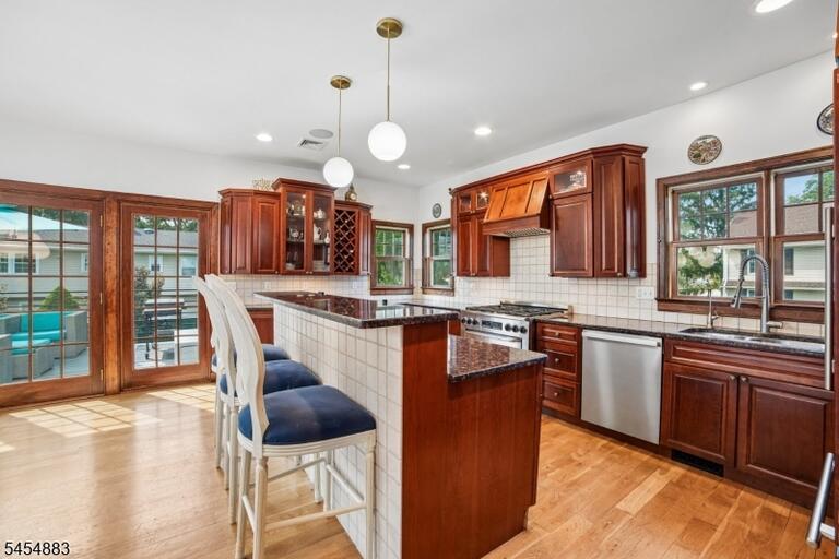 Property listing MLS 4048829 photo 9