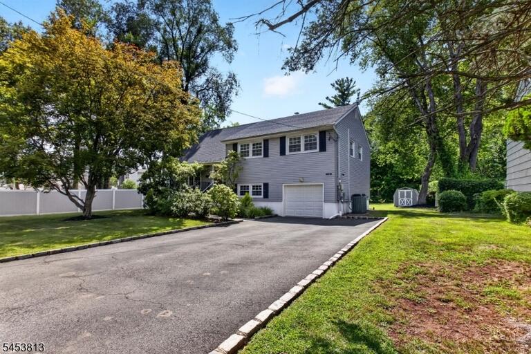 Property listing MLS 4048844 photo 3
