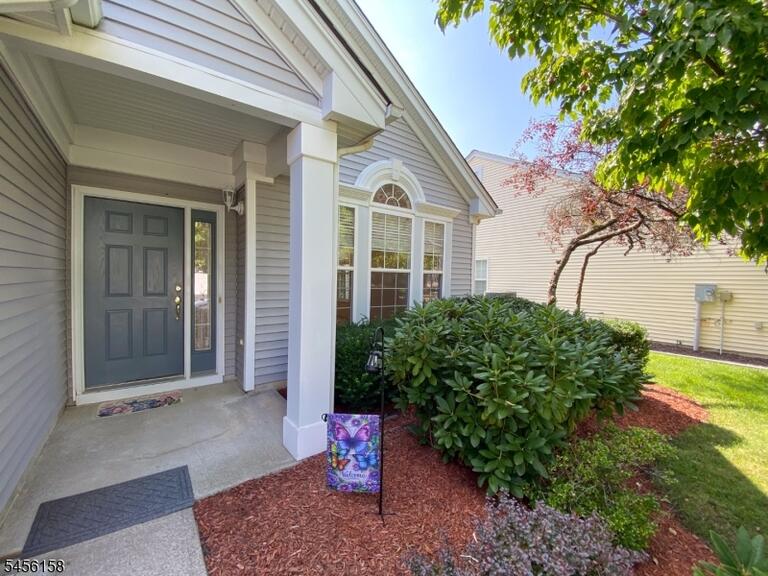 Property listing MLS 4048845 photo 2