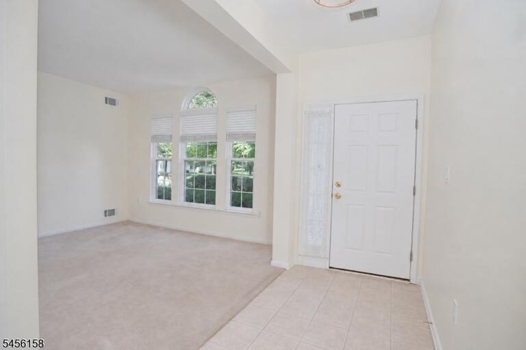 Property listing MLS 4048845 photo 8
