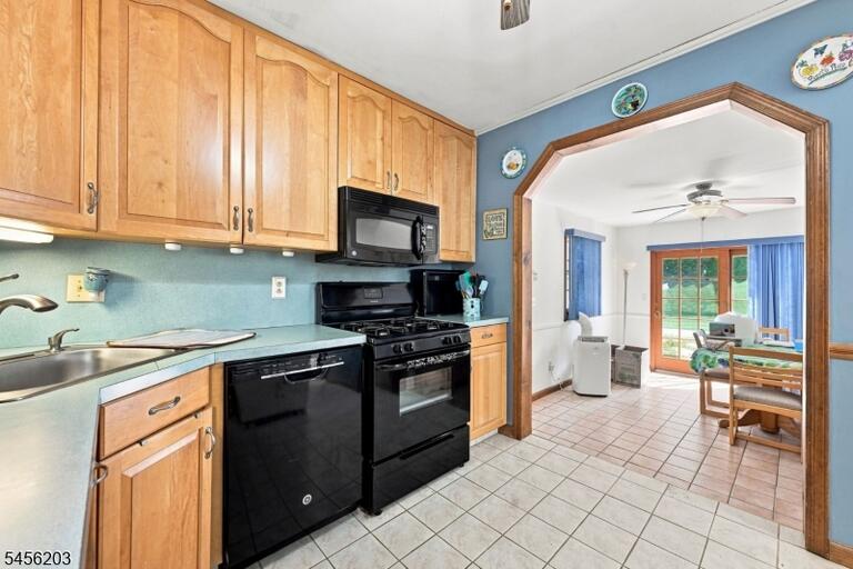 Property listing MLS 4048854 photo 9