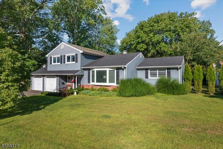 Property listing MLS 4048945 photo 2