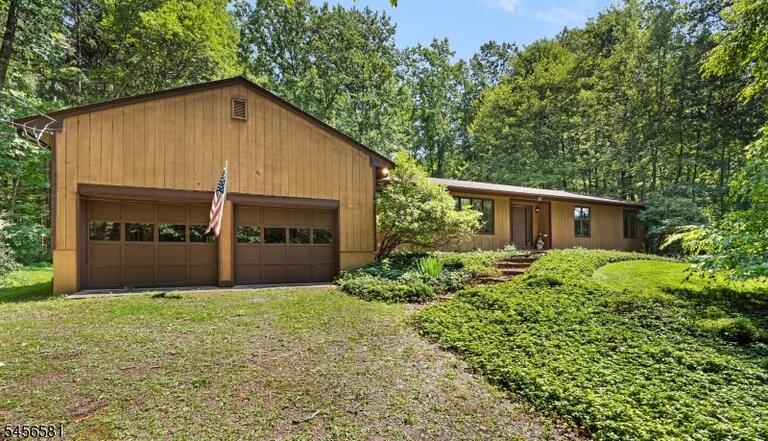 Property listing MLS 4049209 photo 2