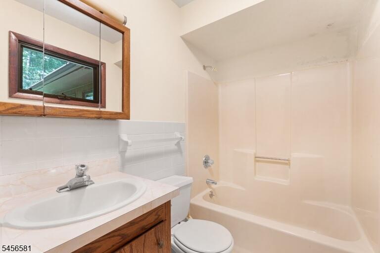 Property listing MLS 4049209 photo 24