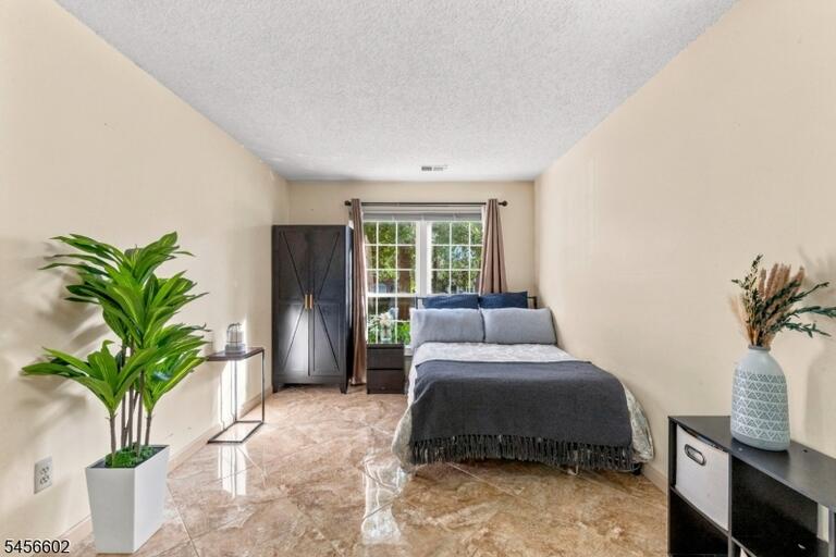 Property listing MLS 4049226 photo 12