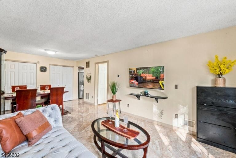 Property listing MLS 4049226 photo 3
