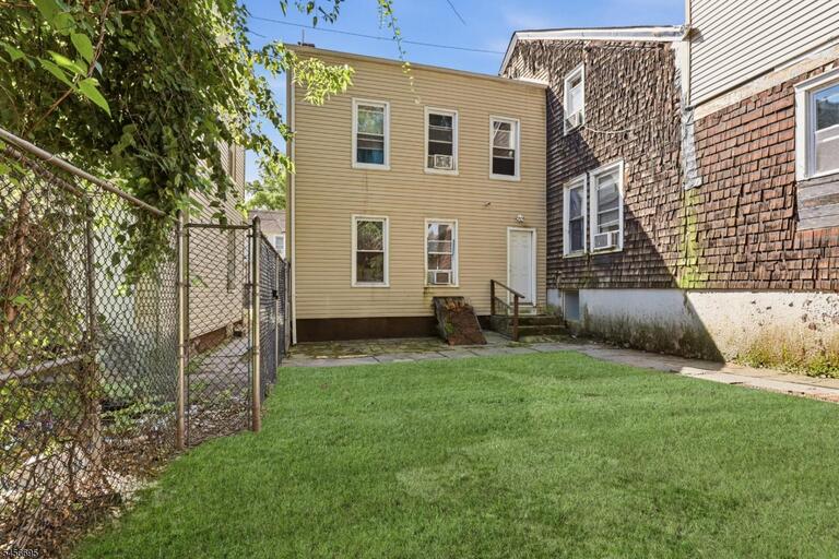 Property listing MLS 4049295 photo 14
