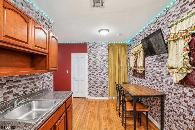 Property listing MLS 4049295 photo 4