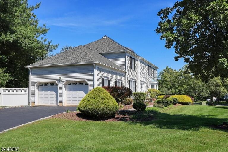 Property listing MLS 4049315 photo 3