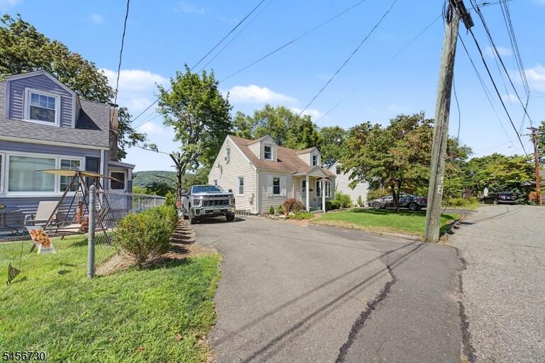 Property listing MLS 4049319 photo 2