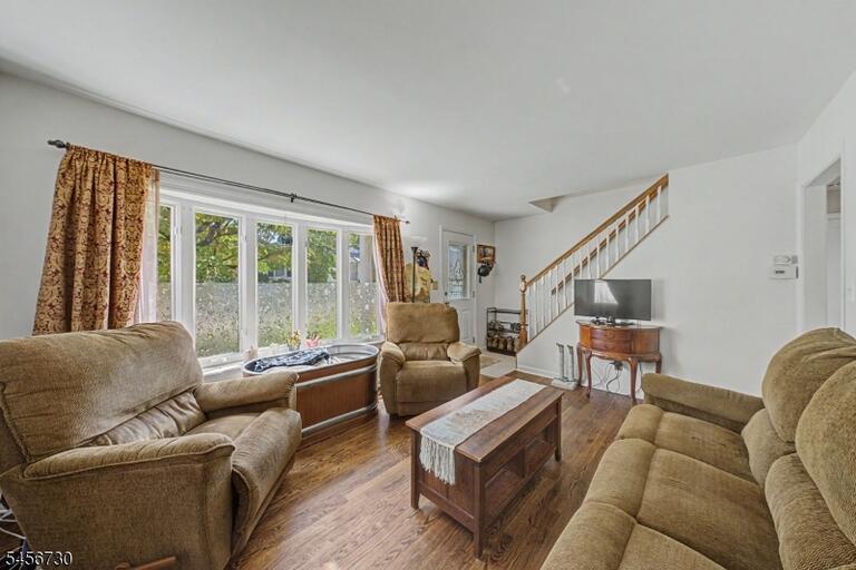 Property listing MLS 4049319 photo 4