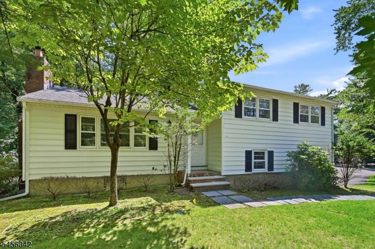 Property listing MLS 4049345 photo 2