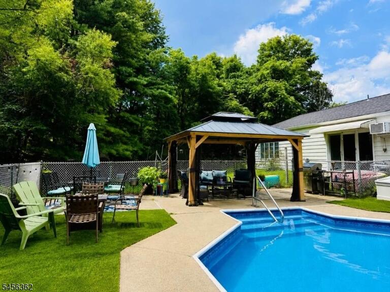 Property listing MLS 4049351 photo 1