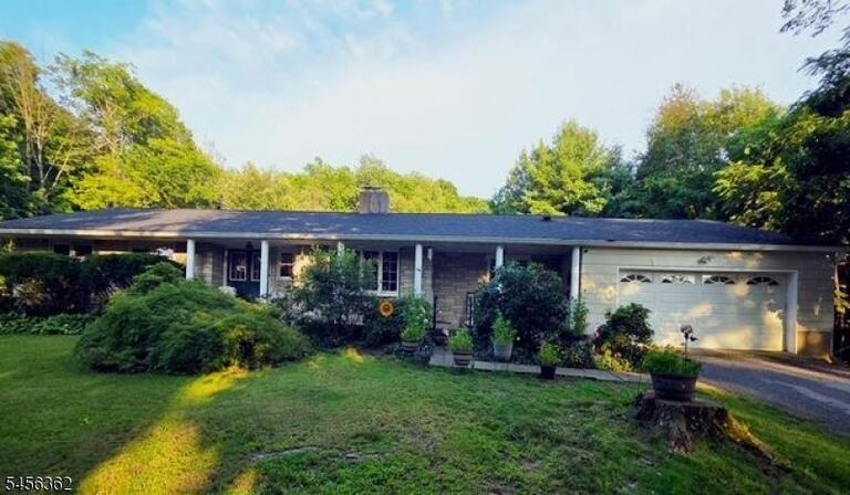 Property listing MLS 4049351 photo 3